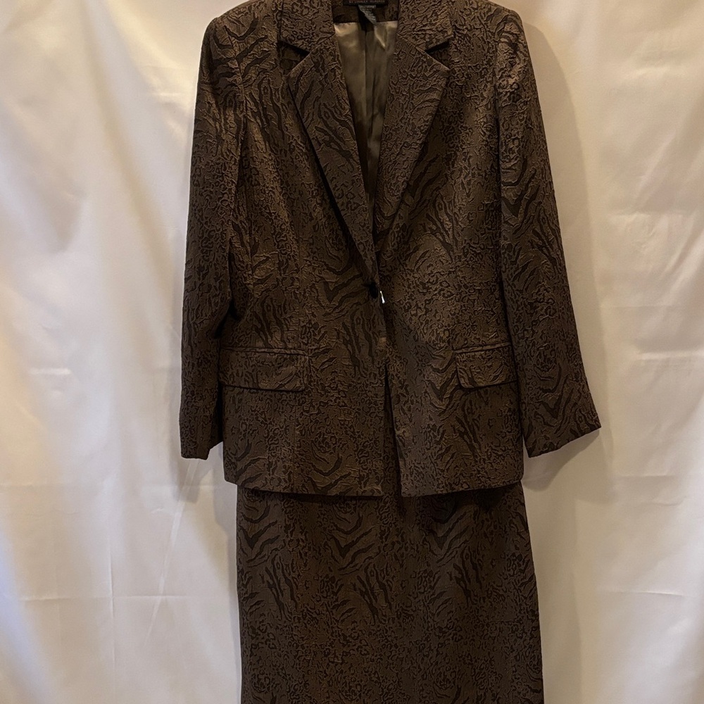 Brown Patterned Skirt Suit set - size 16